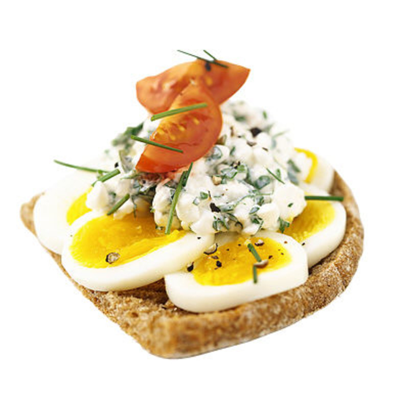 Smörgås med kokt ägg, kryddor, tomat och cottage cheese Coop